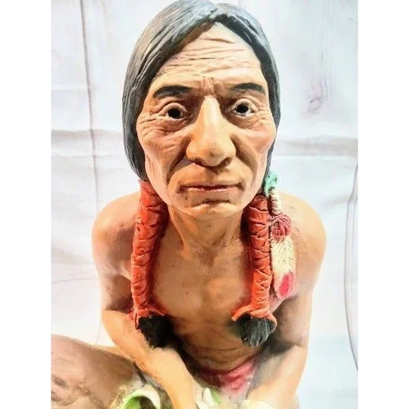 UNIVERSAL STATUARY CORP 423 1985 NATIVE AMERICAN SITTING SCULPTURE 11.5"
